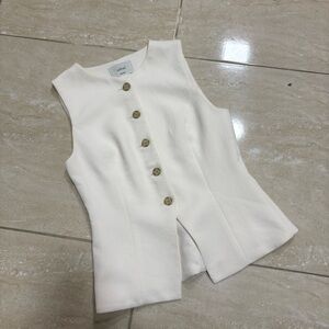 Cream/White Aritzia Regal Vest